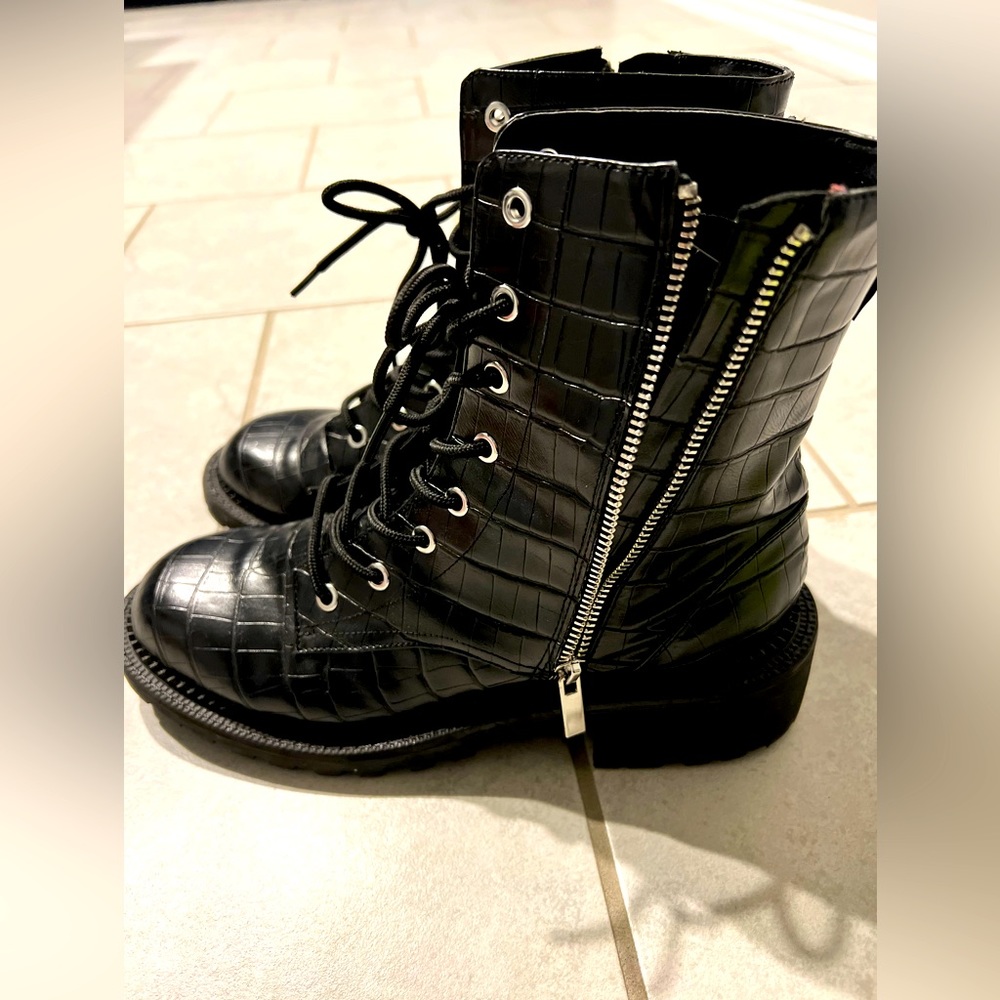 Black ASOS HIGH ANKLE BOOTS (W:10)